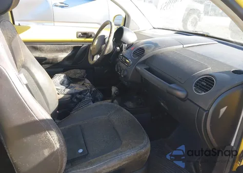 2010 Volkswagen New Beetle 2.5L z USA, uszkodzony, nr VIN 3VWRW3AGOAMO26368